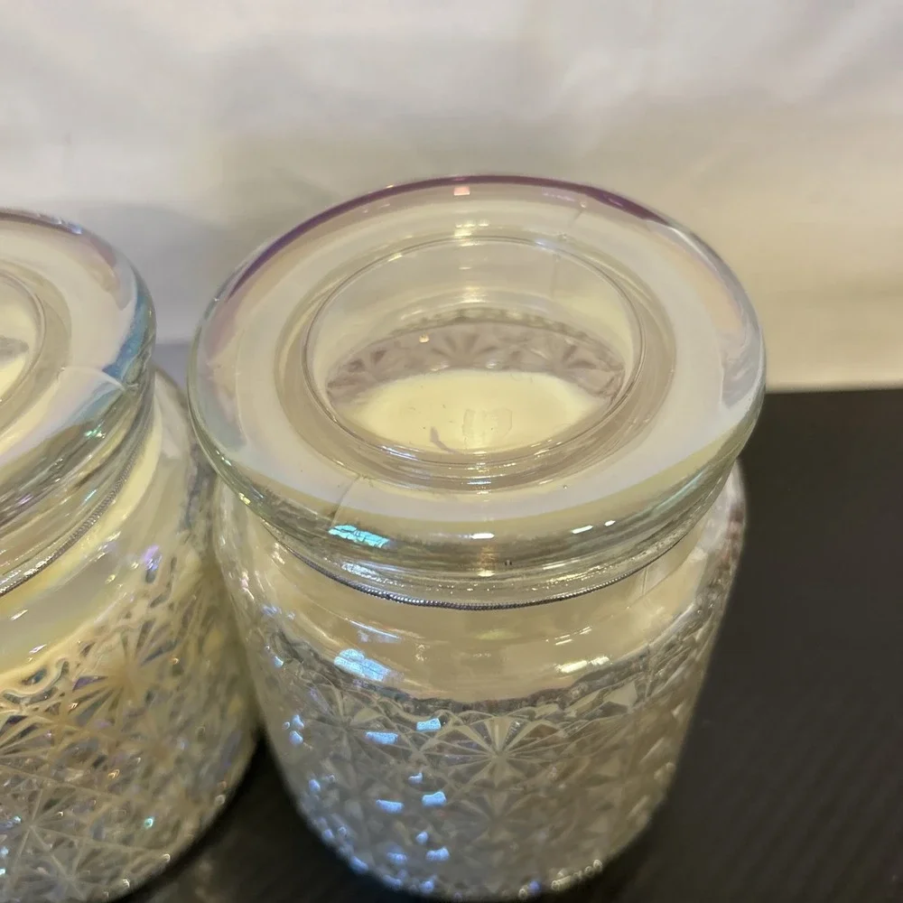 Snowflake Holiday Style Fresh Falling Snow & Red Berry Balsam‎  Candle 12oz